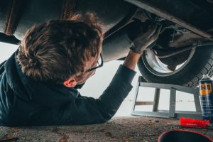 Reinigung von Arbeitskleidung für Automechaniker und mechanische Werkstätten 